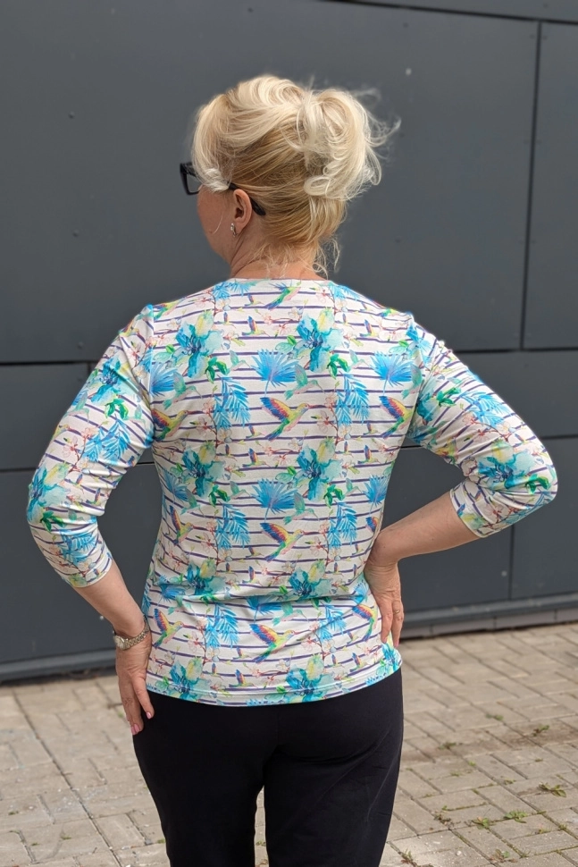 Джемпер жен,а1335,а133518(голубой,гол,,колибри на ветках), (46-158,164)